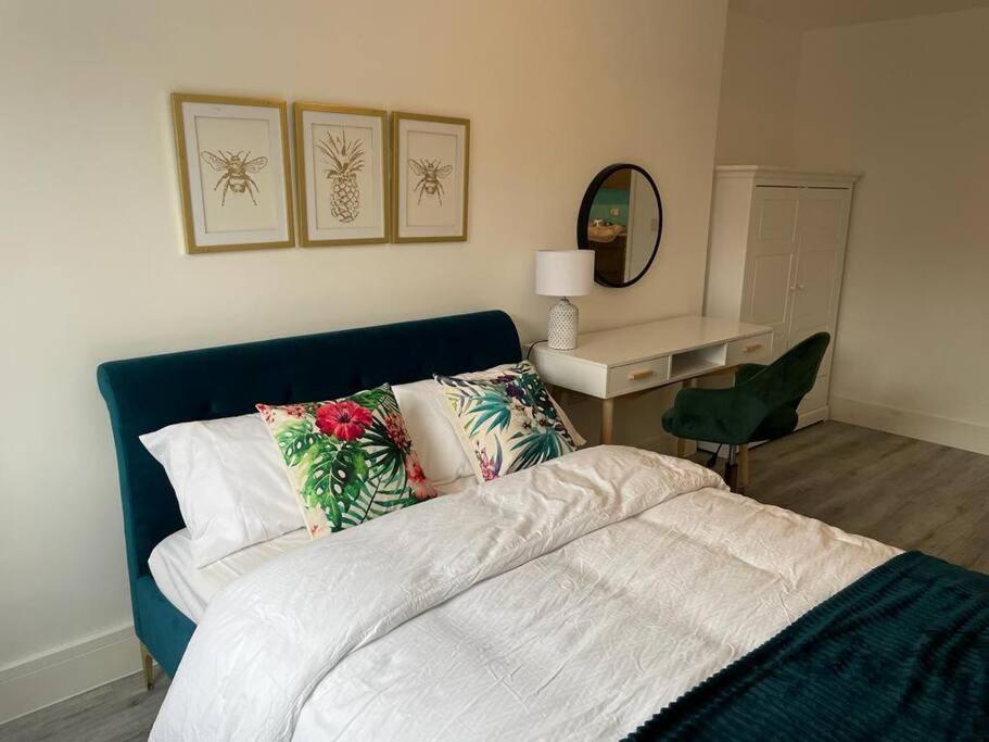 Stunning And Spacious 2Bed Flat In Central Woking Exterior foto