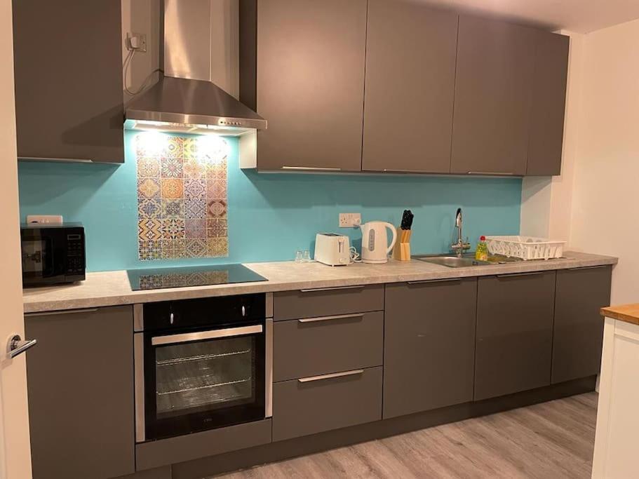 Stunning And Spacious 2Bed Flat In Central Woking Exterior foto
