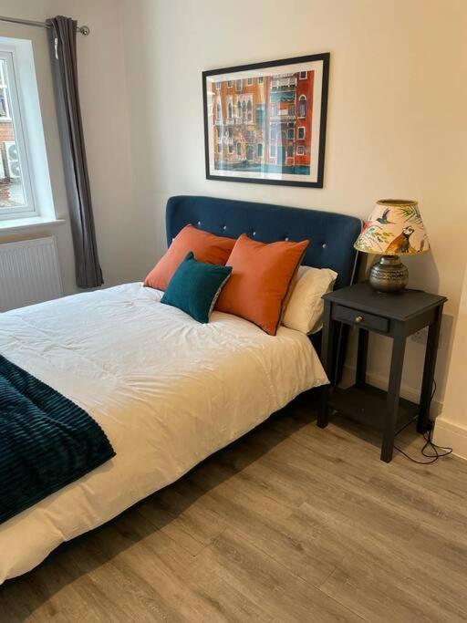 Stunning And Spacious 2Bed Flat In Central Woking Exterior foto