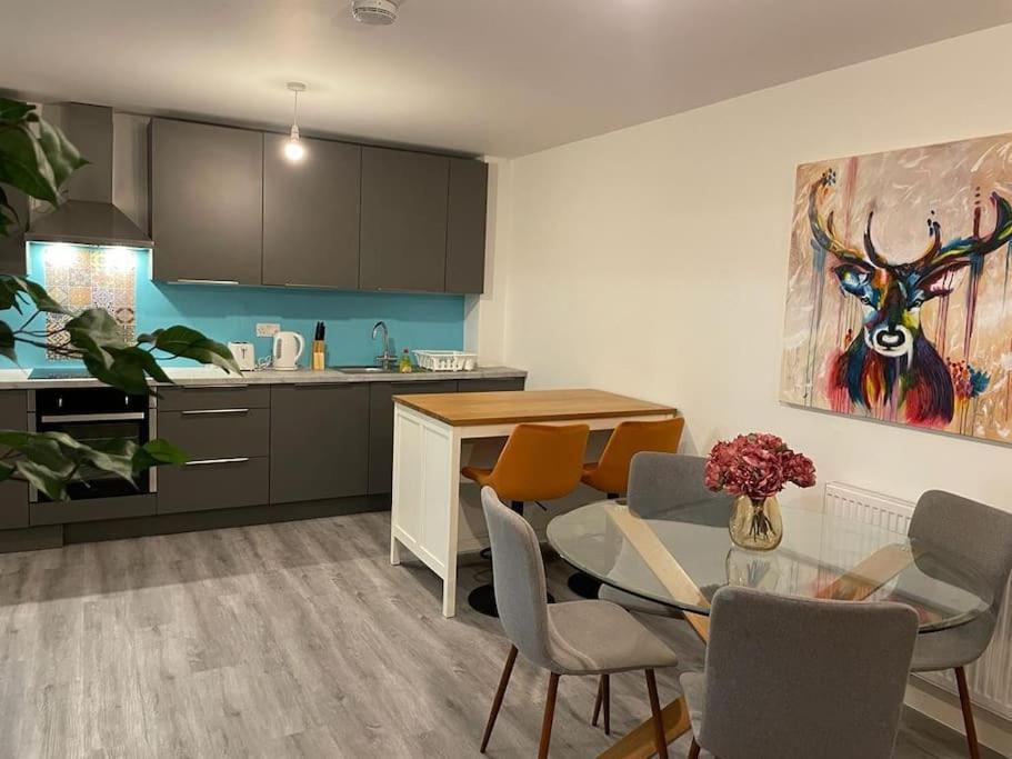 Stunning And Spacious 2Bed Flat In Central Woking Exterior foto