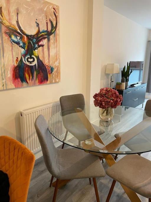 Stunning And Spacious 2Bed Flat In Central Woking Exterior foto