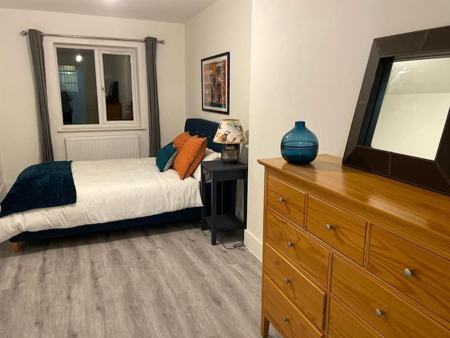 Stunning And Spacious 2Bed Flat In Central Woking Exterior foto